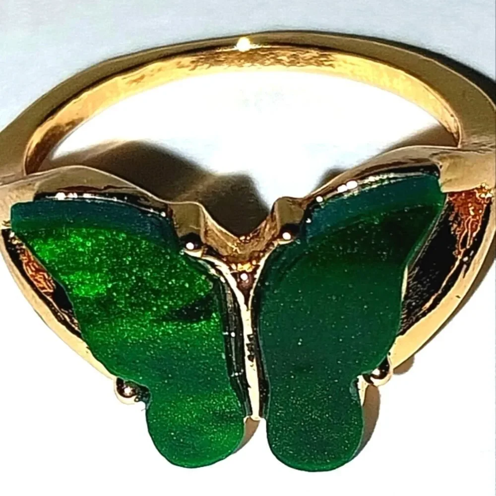 Super cute emerald green butterfly ring sz 7